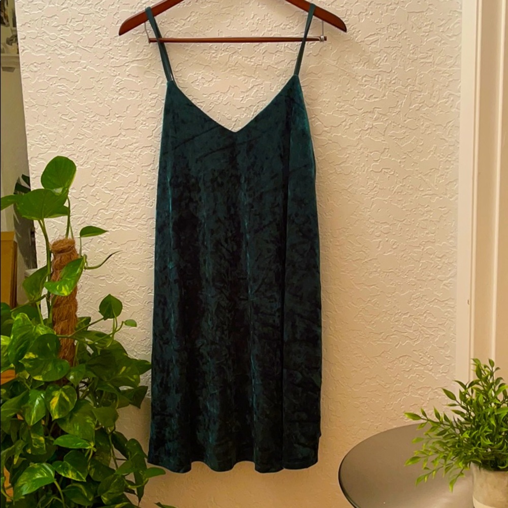 Emerald Green Velvet dress 🦋